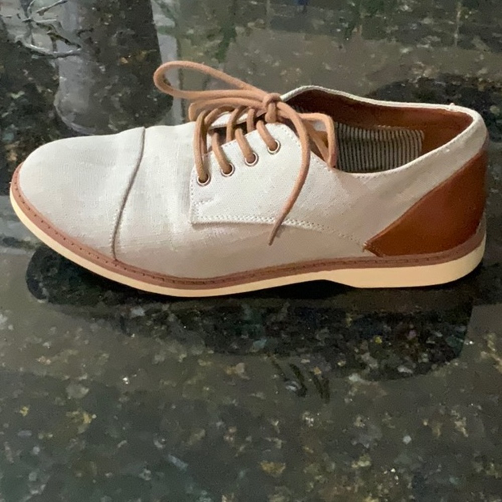 Dress shoe